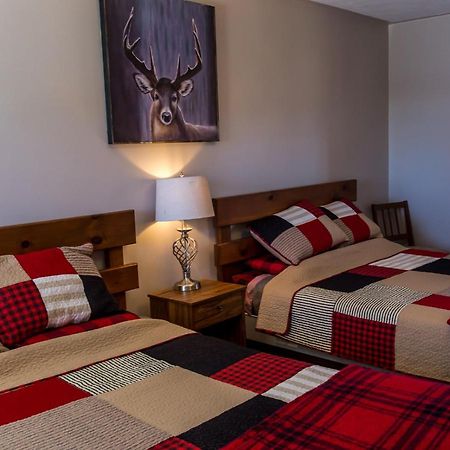 Bear Tracks Inn Lion's Head Bagian luar foto