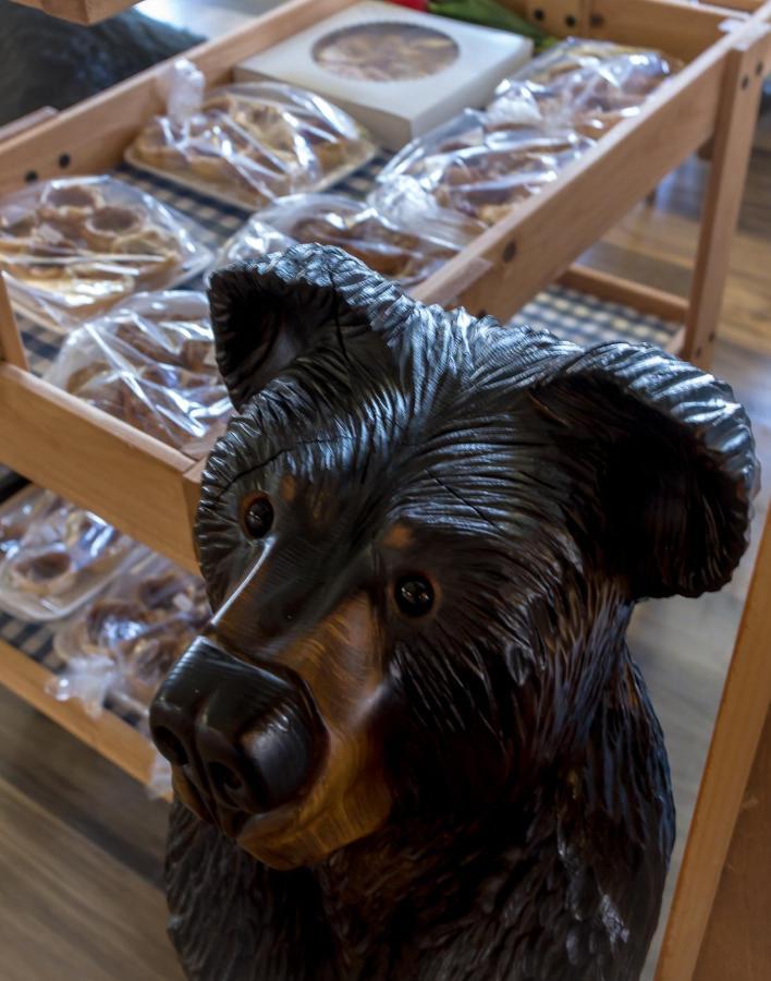 Bear Tracks Inn Lion's Head Bagian luar foto