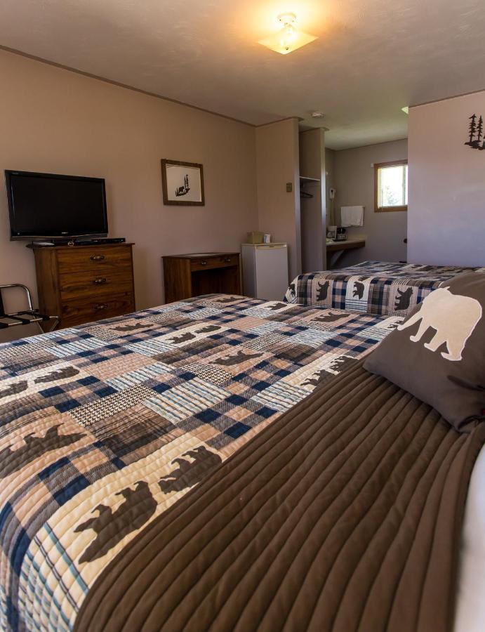 Bear Tracks Inn Lion's Head Bagian luar foto