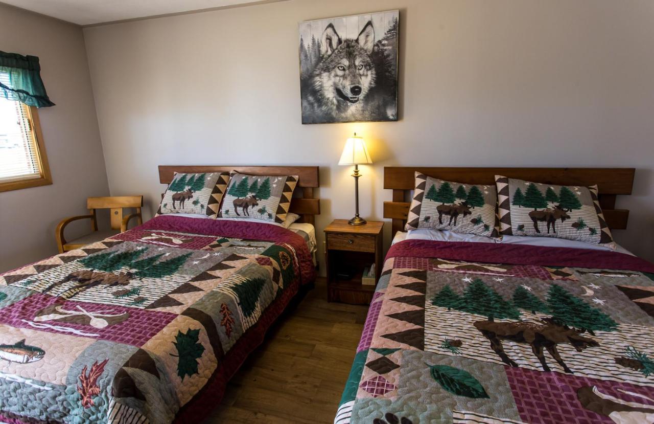 Bear Tracks Inn Lion's Head Bagian luar foto